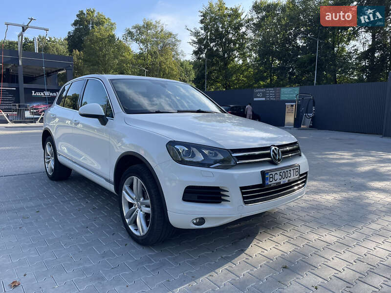 Внедорожник / Кроссовер Volkswagen Touareg 2013 в 