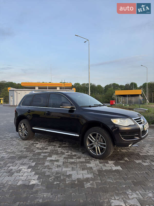 Внедорожник / Кроссовер Volkswagen Touareg 2008 в Луцке