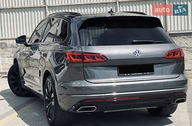 Внедорожник / Кроссовер Volkswagen Touareg 2019 в 