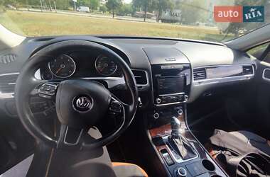 Позашляховик / Кросовер Volkswagen Touareg 2012 в 