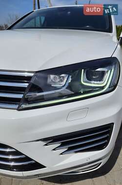 Внедорожник / Кроссовер Volkswagen Touareg 2016 в 