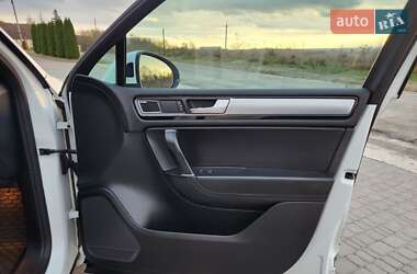 Внедорожник / Кроссовер Volkswagen Touareg 2016 в 