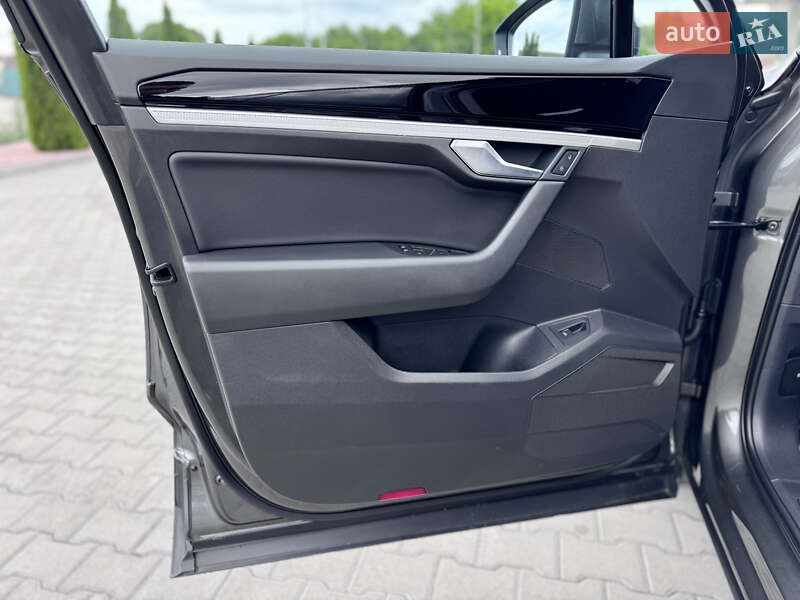 Позашляховик / Кросовер Volkswagen Touareg 2020 в Києві