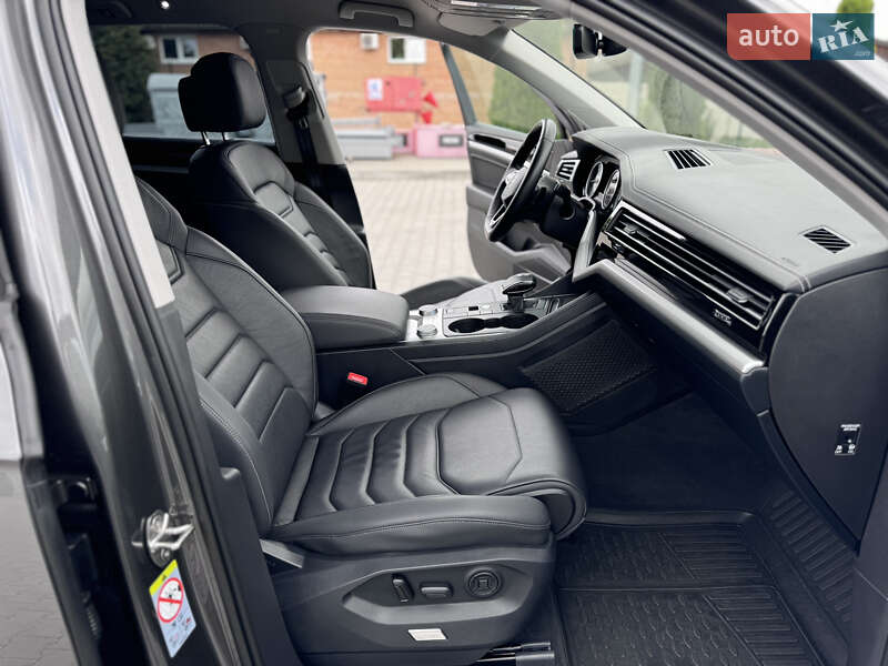 Позашляховик / Кросовер Volkswagen Touareg 2020 в Києві