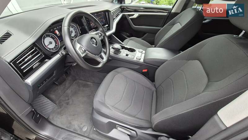 Внедорожник / Кроссовер Volkswagen Touareg 2020 в Киеве