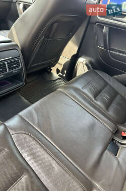 Позашляховик / Кросовер Volkswagen Touareg 2013 в 