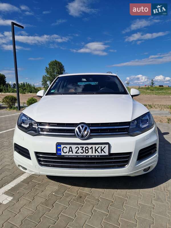 Позашляховик / Кросовер Volkswagen Touareg 2013 в Києві