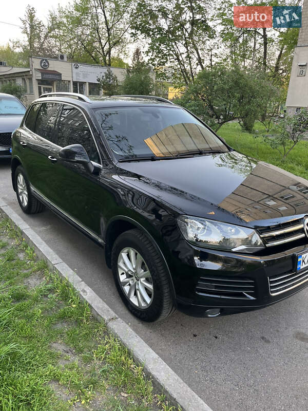 Позашляховик / Кросовер Volkswagen Touareg 2014 в Києві