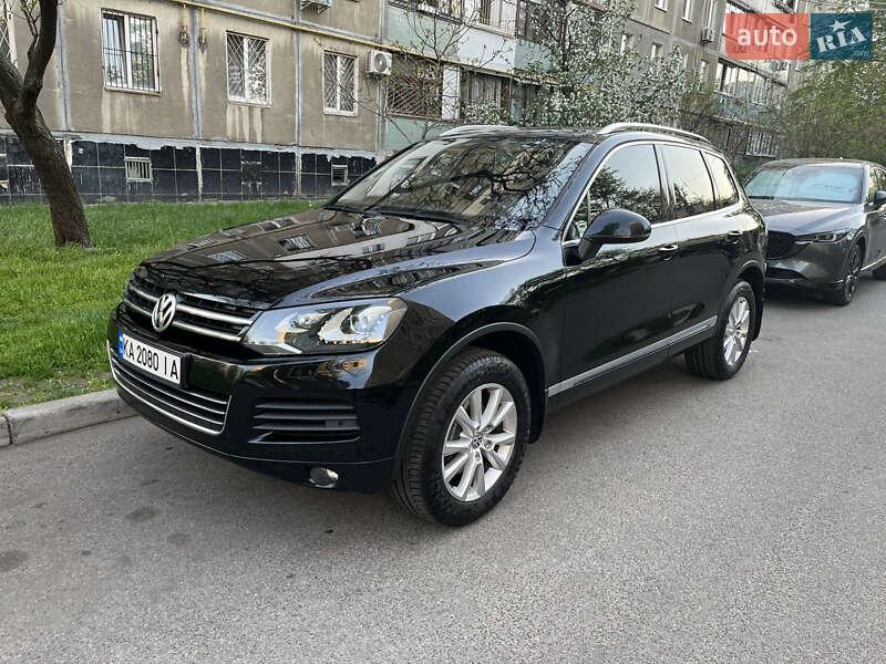 Позашляховик / Кросовер Volkswagen Touareg 2014 в Києві