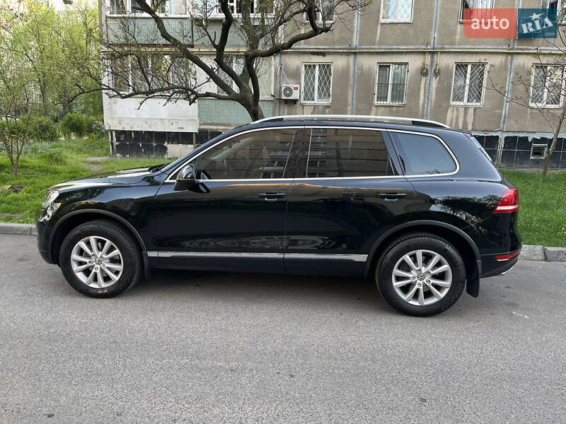 Позашляховик / Кросовер Volkswagen Touareg 2014 в Києві