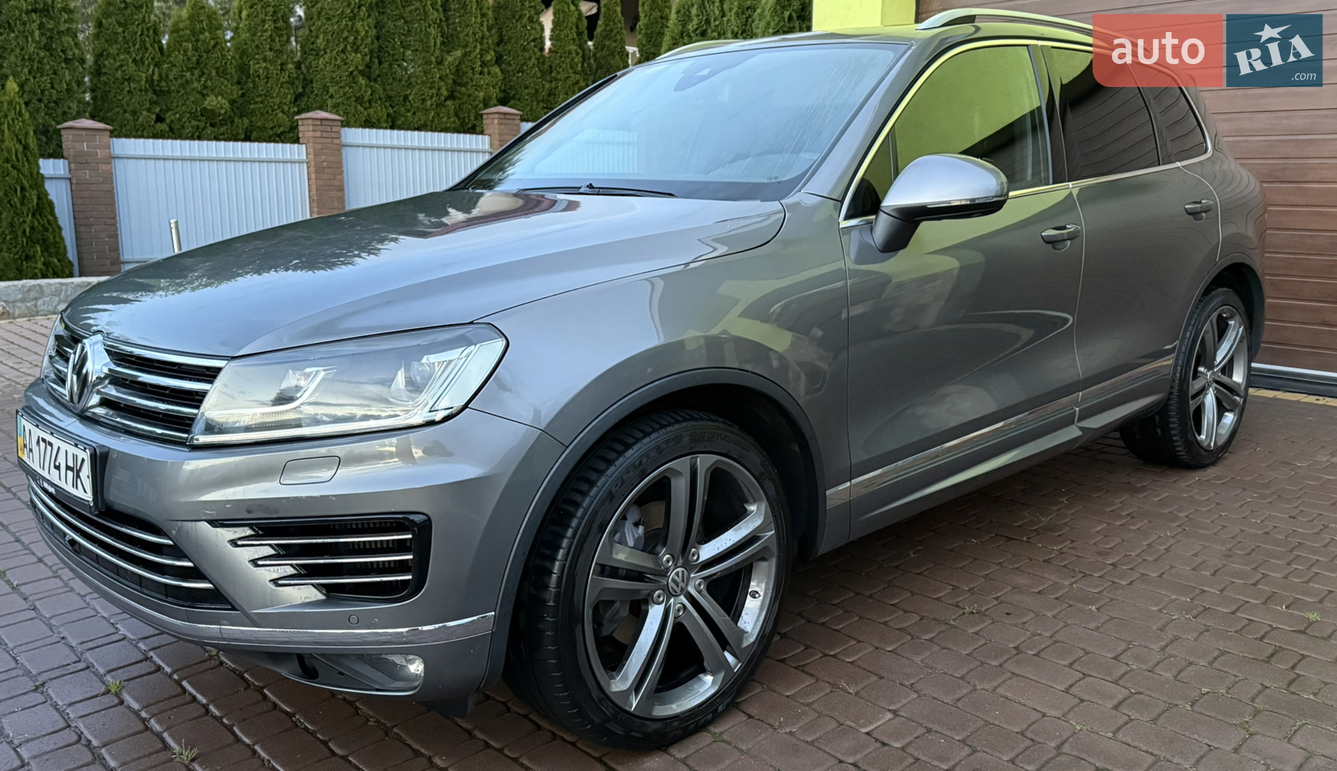 2016 Volkswagen Touareg - мініатюра 2