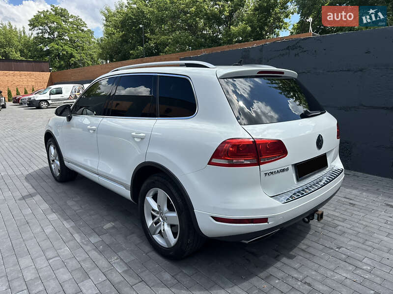 Позашляховик / Кросовер Volkswagen Touareg 2012 в Києві