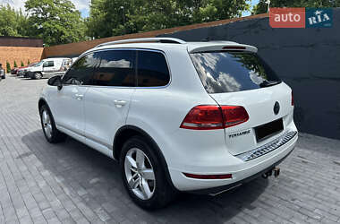 Позашляховик / Кросовер Volkswagen Touareg 2012 в 