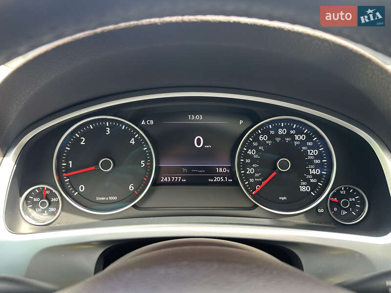 Позашляховик / Кросовер Volkswagen Touareg 2012 в Києві