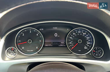 Позашляховик / Кросовер Volkswagen Touareg 2012 в 