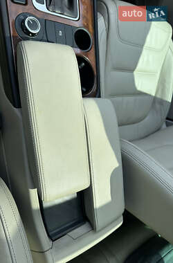 Позашляховик / Кросовер Volkswagen Touareg 2012 в 