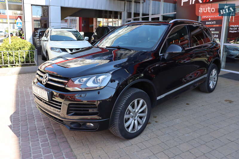 Внедорожник / Кроссовер Volkswagen Touareg 2013 в Львове