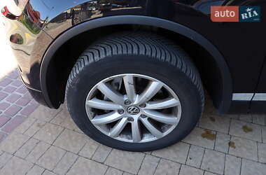Внедорожник / Кроссовер Volkswagen Touareg 2013 в 