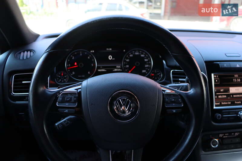 Внедорожник / Кроссовер Volkswagen Touareg 2013 в Львове