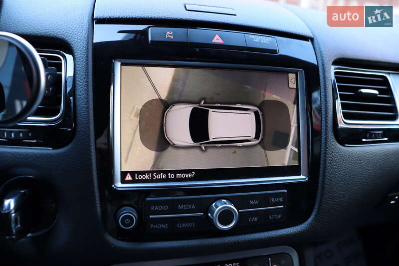 Внедорожник / Кроссовер Volkswagen Touareg 2013 в Львове