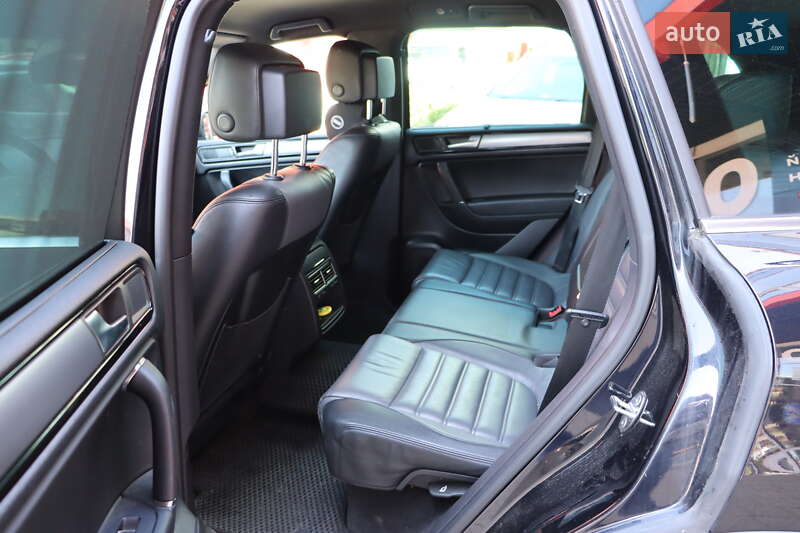 Внедорожник / Кроссовер Volkswagen Touareg 2013 в Львове
