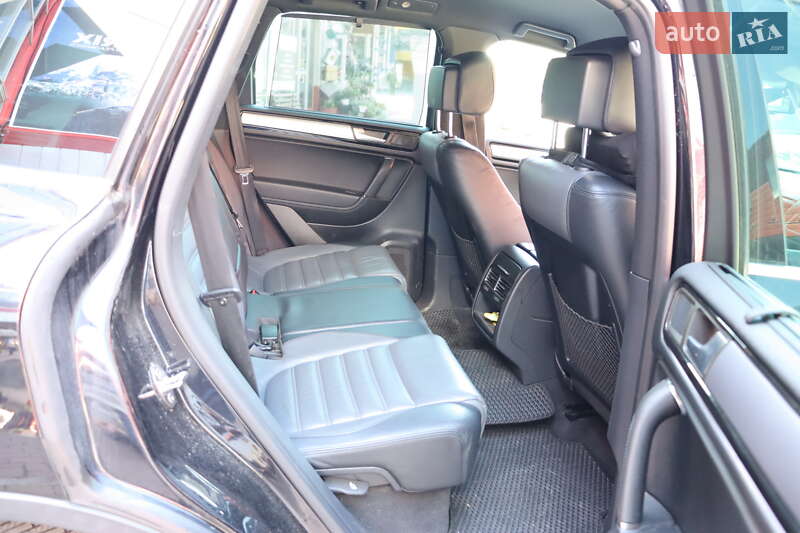 Внедорожник / Кроссовер Volkswagen Touareg 2013 в Львове