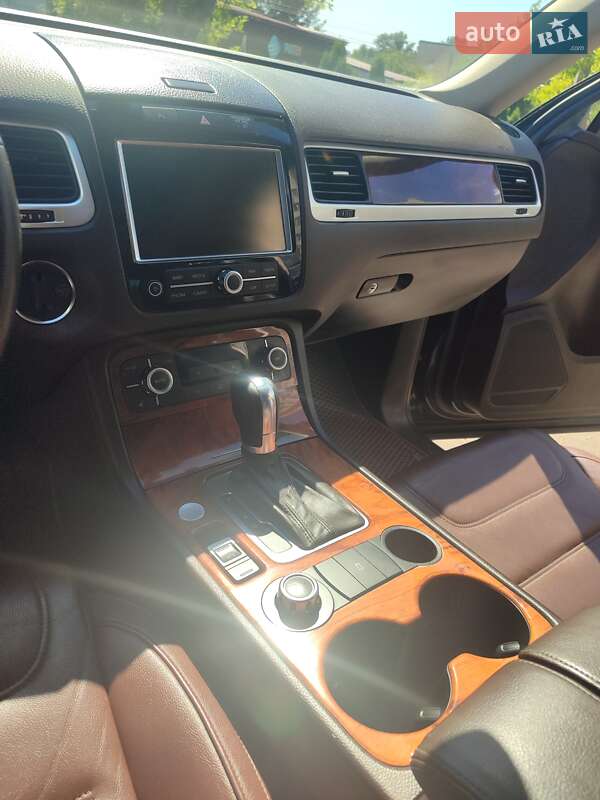Внедорожник / Кроссовер Volkswagen Touareg 2011 в Киеве