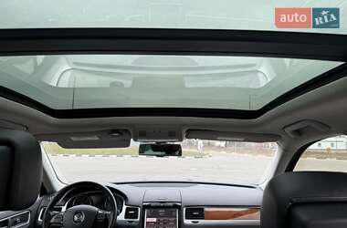 Внедорожник / Кроссовер Volkswagen Touareg 2011 в 