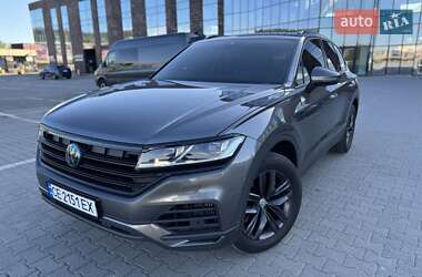 Позашляховик / Кросовер Volkswagen Touareg 2018 в Чернівцях