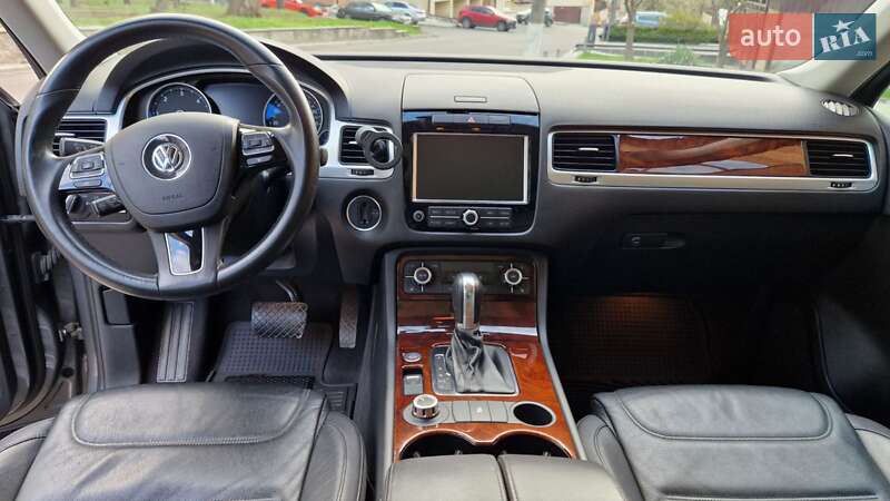 Позашляховик / Кросовер Volkswagen Touareg 2014 в Дніпрі