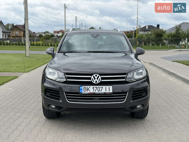Внедорожник / Кроссовер Volkswagen Touareg 2011 в Ровно