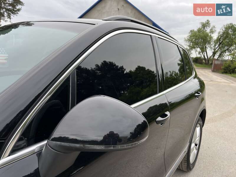 Внедорожник / Кроссовер Volkswagen Touareg 2011 в Радивилове