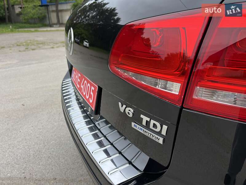 Внедорожник / Кроссовер Volkswagen Touareg 2011 в Радивилове