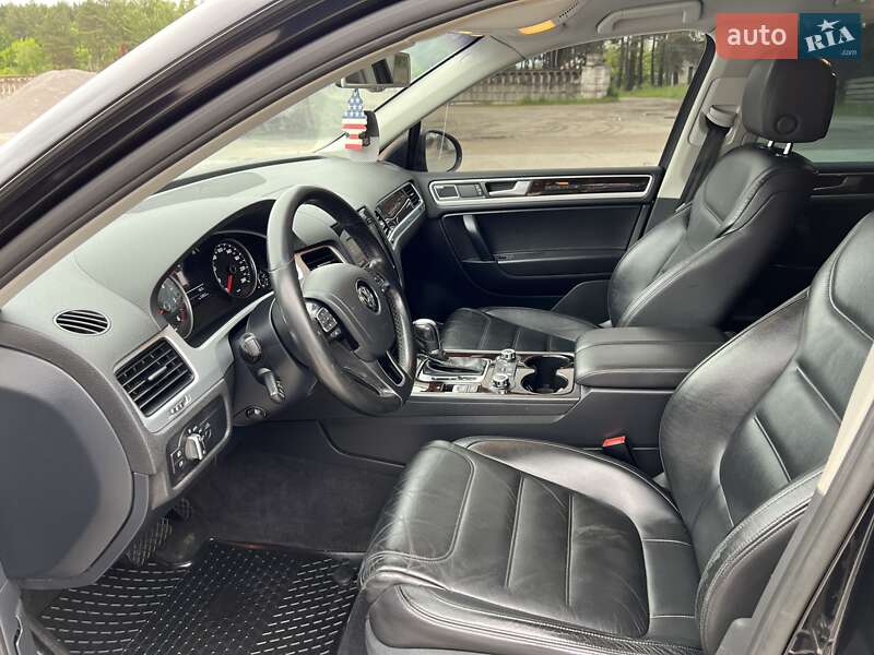 Внедорожник / Кроссовер Volkswagen Touareg 2011 в Радивилове