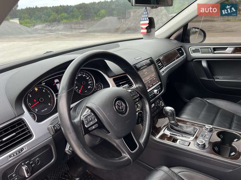 Внедорожник / Кроссовер Volkswagen Touareg 2011 в Радивилове