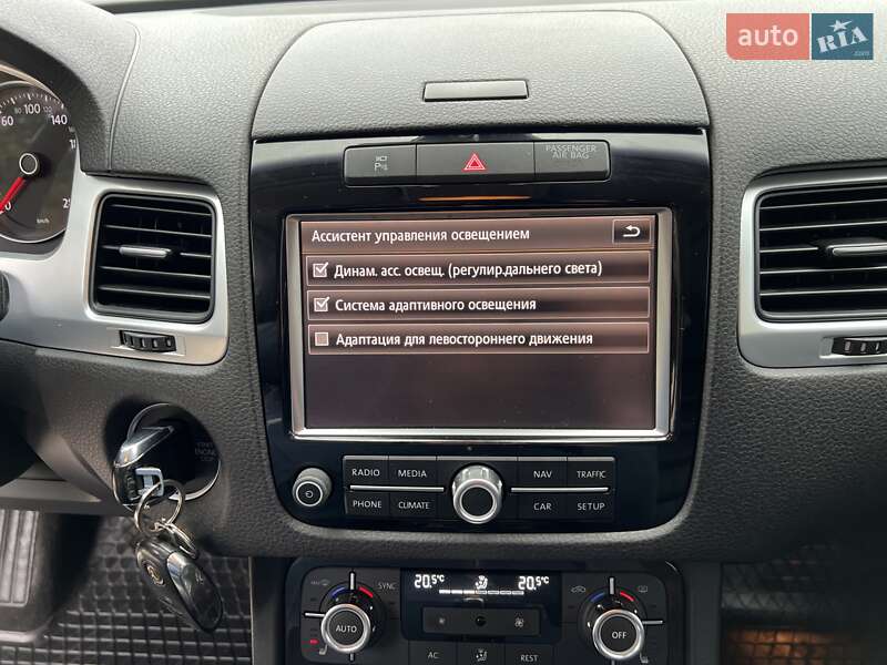 Внедорожник / Кроссовер Volkswagen Touareg 2011 в Радивилове