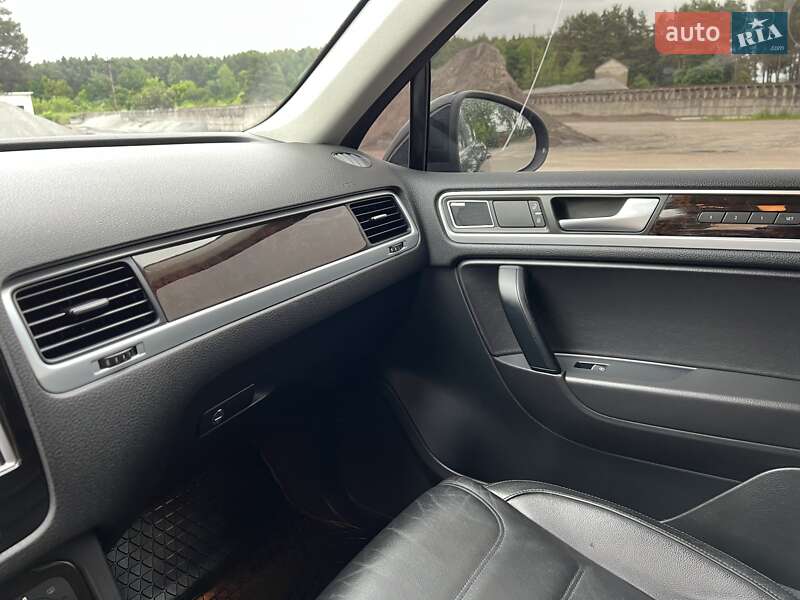 Внедорожник / Кроссовер Volkswagen Touareg 2011 в Радивилове