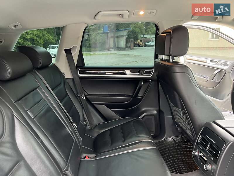 Внедорожник / Кроссовер Volkswagen Touareg 2011 в Радивилове