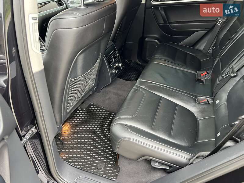 Внедорожник / Кроссовер Volkswagen Touareg 2011 в Радивилове
