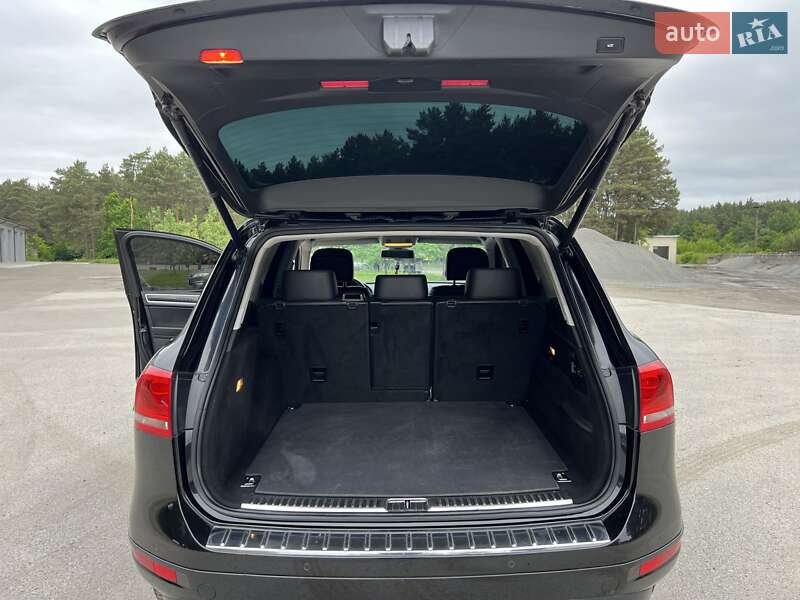 Внедорожник / Кроссовер Volkswagen Touareg 2011 в Радивилове