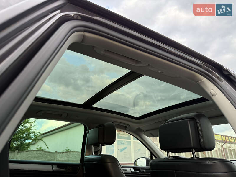 Позашляховик / Кросовер Volkswagen Touareg 2012 в Камені-Каширському