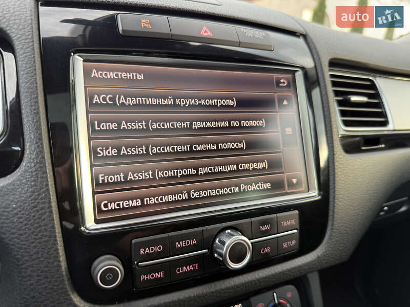 Позашляховик / Кросовер Volkswagen Touareg 2012 в Камені-Каширському