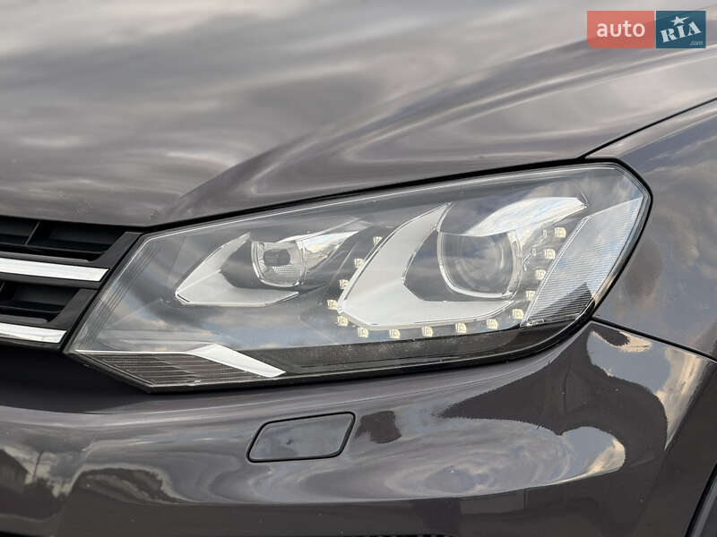 Позашляховик / Кросовер Volkswagen Touareg 2012 в Камені-Каширському