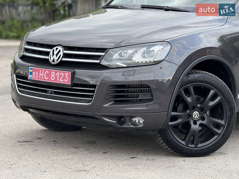 Позашляховик / Кросовер Volkswagen Touareg 2012 в Камені-Каширському