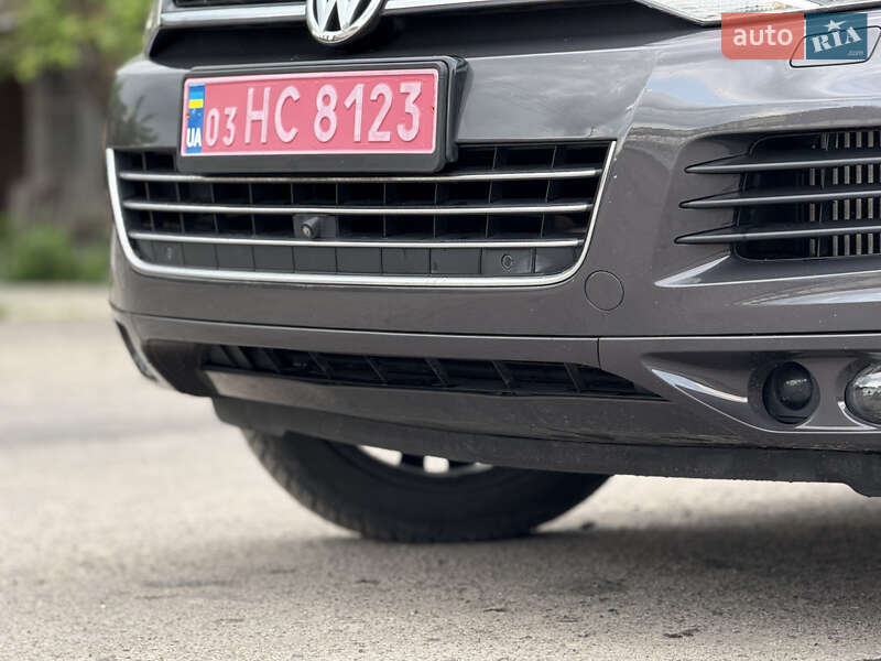 Позашляховик / Кросовер Volkswagen Touareg 2012 в Камені-Каширському