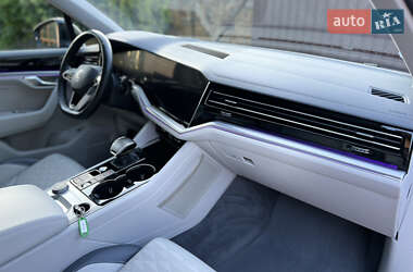 Внедорожник / Кроссовер Volkswagen Touareg 2021 в 