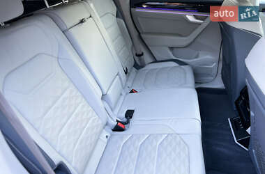 Внедорожник / Кроссовер Volkswagen Touareg 2021 в 