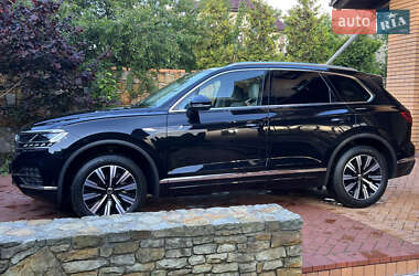 Внедорожник / Кроссовер Volkswagen Touareg 2021 в 