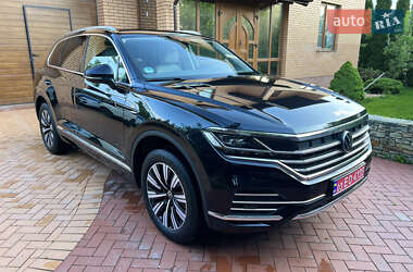 Внедорожник / Кроссовер Volkswagen Touareg 2021 в 