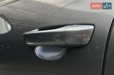 Внедорожник / Кроссовер Volkswagen Touareg 2012 в 